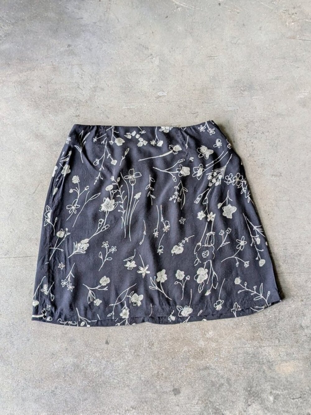 Vintage 90s Fairycore Black Floral A-Line Mini Skirt size 7/8